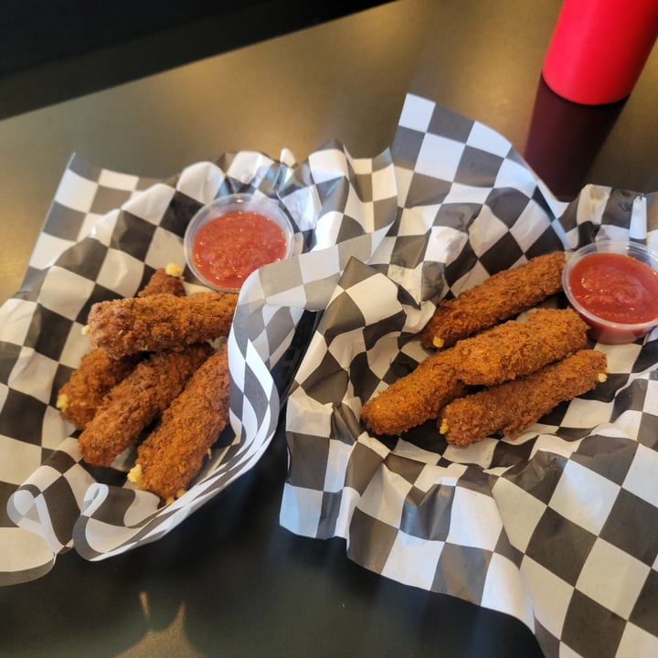 photo of Seitan's Realm Mozzarella Sticks shared by @plantpierogi on  13 Nov 2023 - review