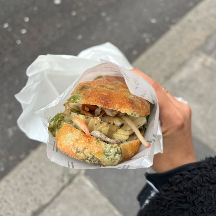 photo of Harrods Truffle and Artichoke Vegan Sandwich shared by @gingerbreadrhea on  30 Sep 2025 - review