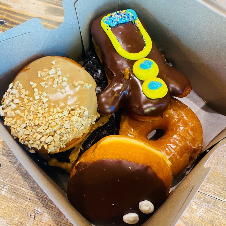photo of Voodoo Doughnut - Broadway Voodoo Doll shared by @curvycarbivore on  17 May 2024 - review
