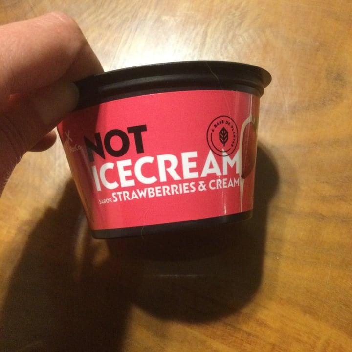 photo of NotCo helado Sabor Frutilla shared by @brendaflowers on  12 Aug 2024 - review