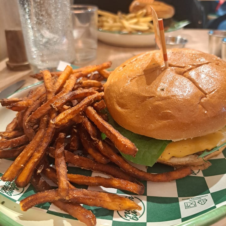 photo of Neat Burger Milano | Merlata Bloom Neat Burger Single shared by @saraz92 on  29 Apr 2024 - review