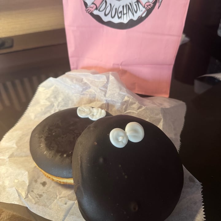 photo of Voodoo Doughnut - Broadway Vegan Portland Cream shared by @lonica on  23 Aug 2025 - review