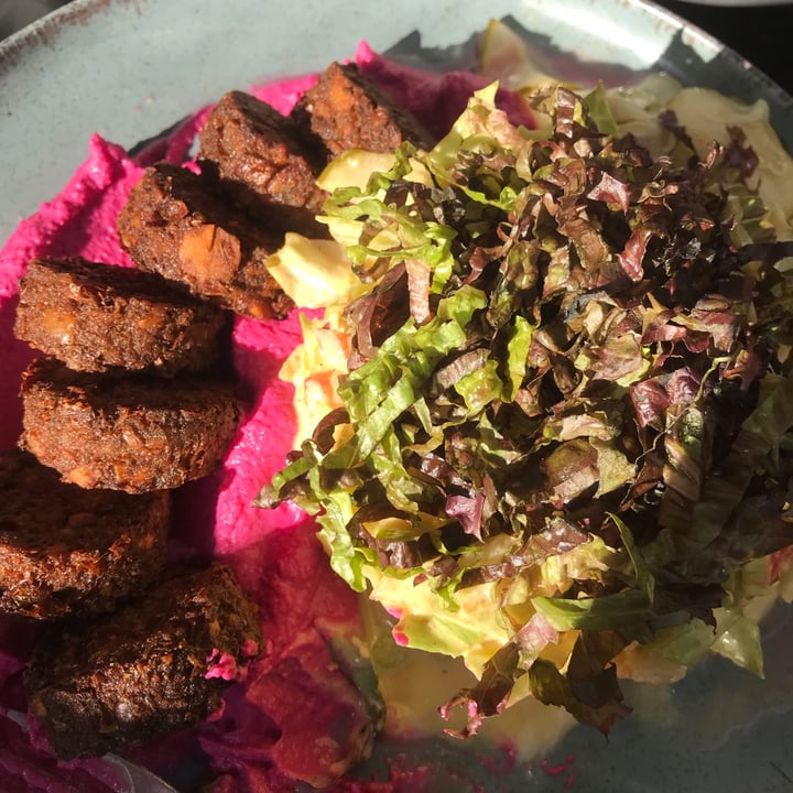 photo of Puerta Falafel De Remolacha Al Plato shared by @florpasteleravegan on  20 Aug 2023 - review