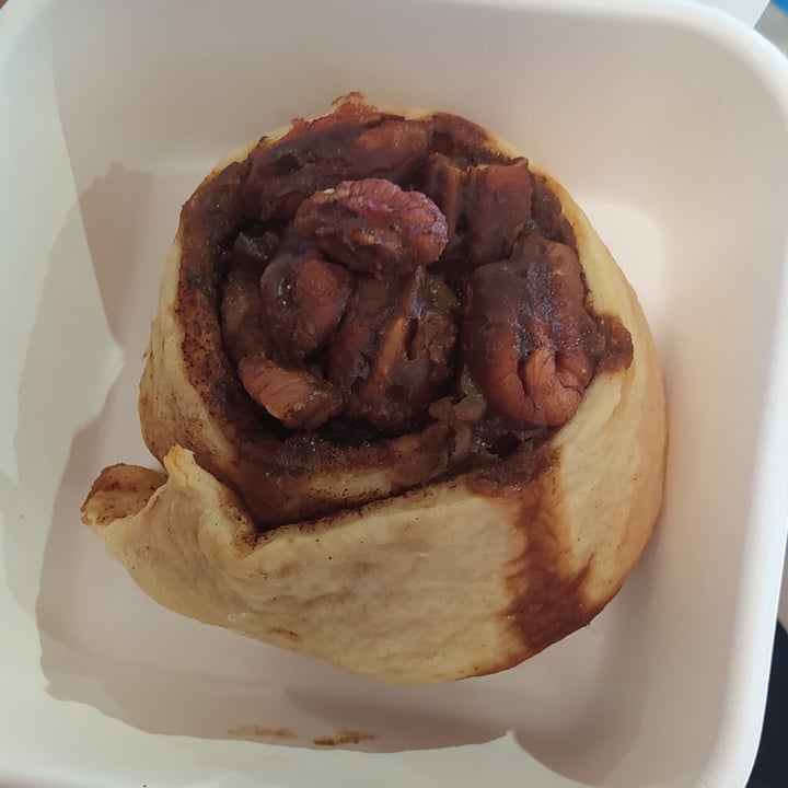 photo of Caramella Roll de canela con nueces pecanas shared by @h3lena on  20 Apr 2024 - review