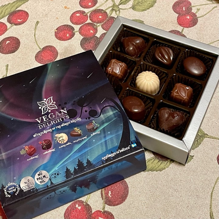 photo of Vegan Delights The Northern Light chocolate box shared by @antonellaboschi on  13 Sep 2023 - review