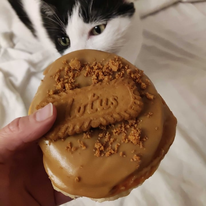 photo of La Donuteria Praha Spalena Karamelovy Lotus shared by @felika on  26 Apr 2025 - review