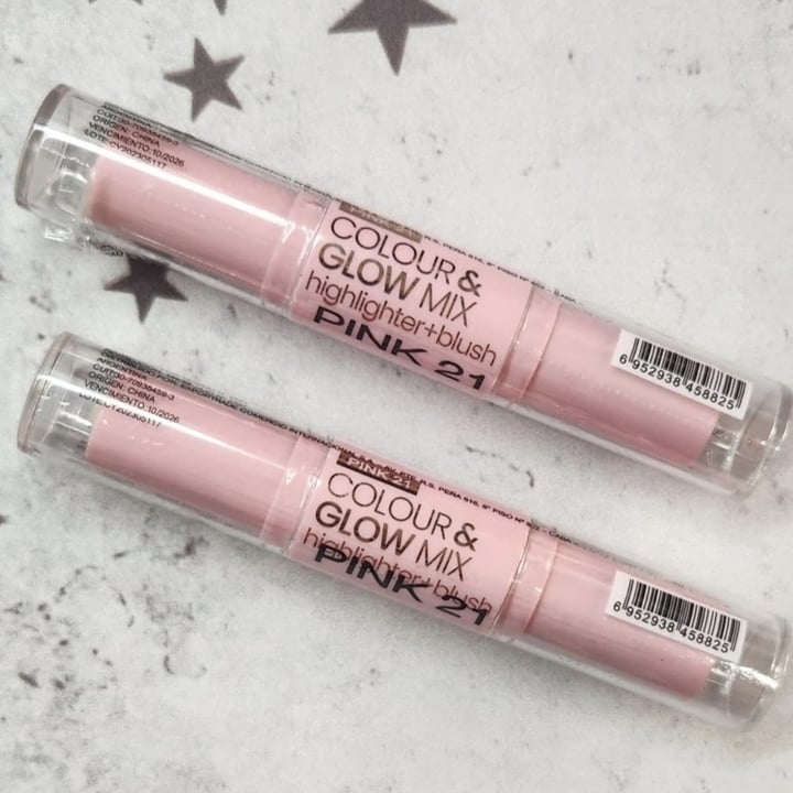 photo of Pink 21 Iluminador + Blush shared by @aylugiussi on  21 May 2025 - review