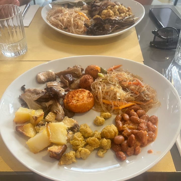 photo of Ops! Buffet a peso shared by @marinacarta on  03 Oct 2023 - review