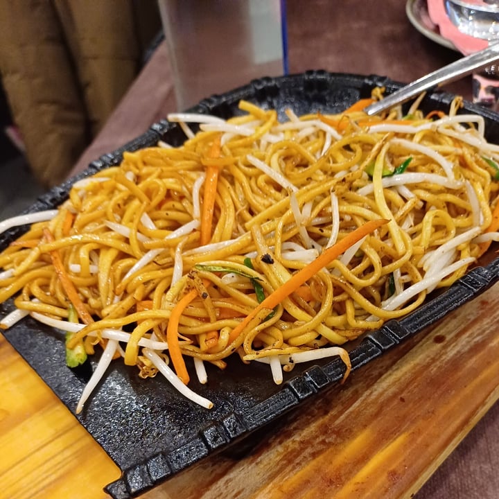 photo of Ristorante Cinese Delizie 小食堂 Spaghetti alla piastra con verdure shared by @theredvegan9 on  28 Jan 2024 - review