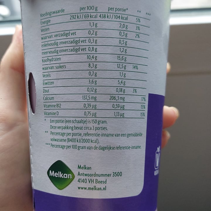 photo of Melkan Soja blauwe bes plantaardig alternatief voor yoghurt shared by @frendssnotfood on  09 May 2024 - review