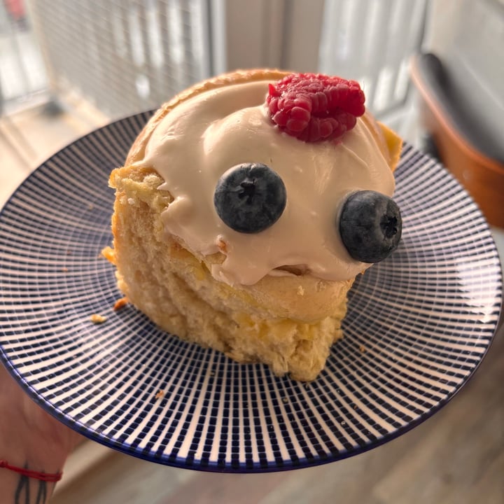 photo of Cinnamood Prague JZP Yuzu Roll shared by @erikah on  09 Oct 2025 - review