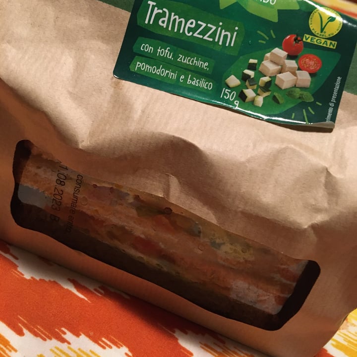 photo of Vemondo Tramezzini Con Tofu Zucchine Pomodorini E Basilico shared by @nicotics on  29 Sep 2023 - review