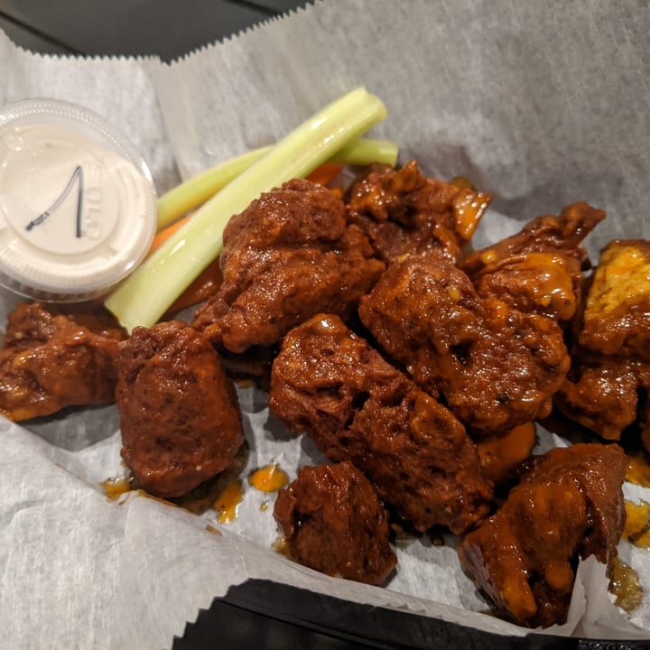 photo of Ruggers Pub • Rugby & Rock N' Roll Bar, South Side Pittsburgh Buffalo Sietan Wings shared by @caseyveganforlife on  28 Jan 2024 - review