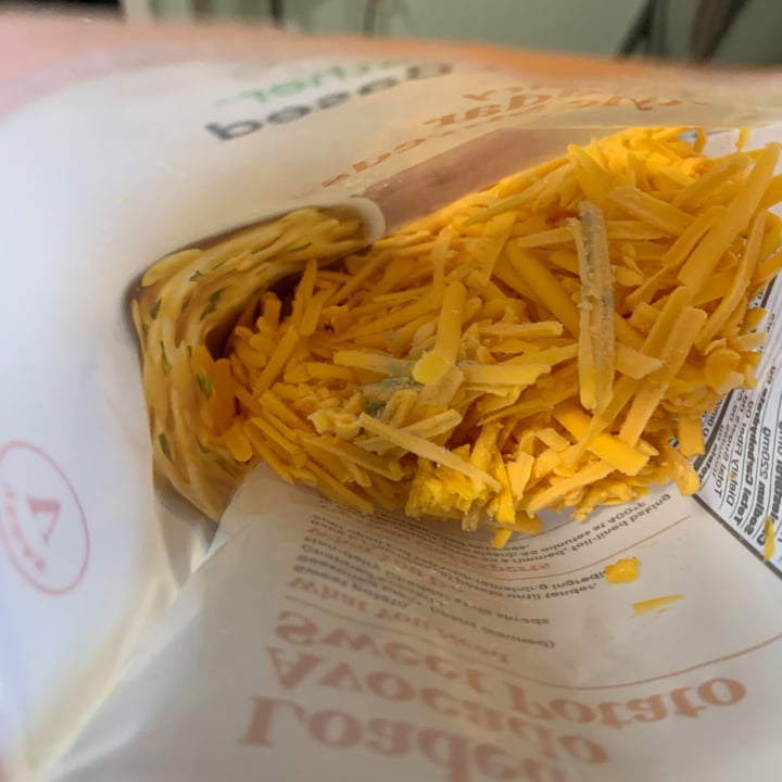 photo of Good & Gather Non-Dairy Cheddar Style Shreds shared by @onehungryvegan on  30 Oct 2023 - review