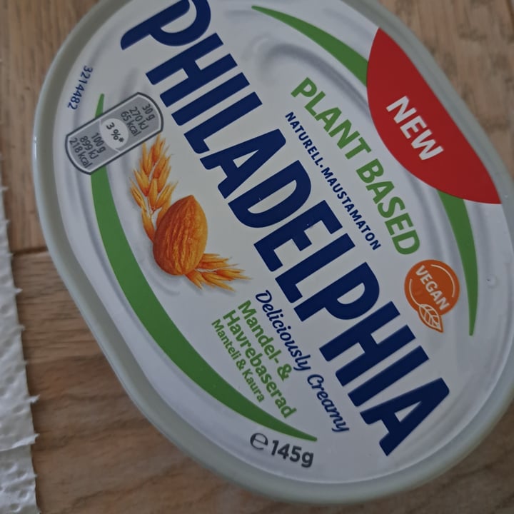 photo of Philadelphia Almond & Oat Based shared by @queerbaby on  03 Oct 2023 - review