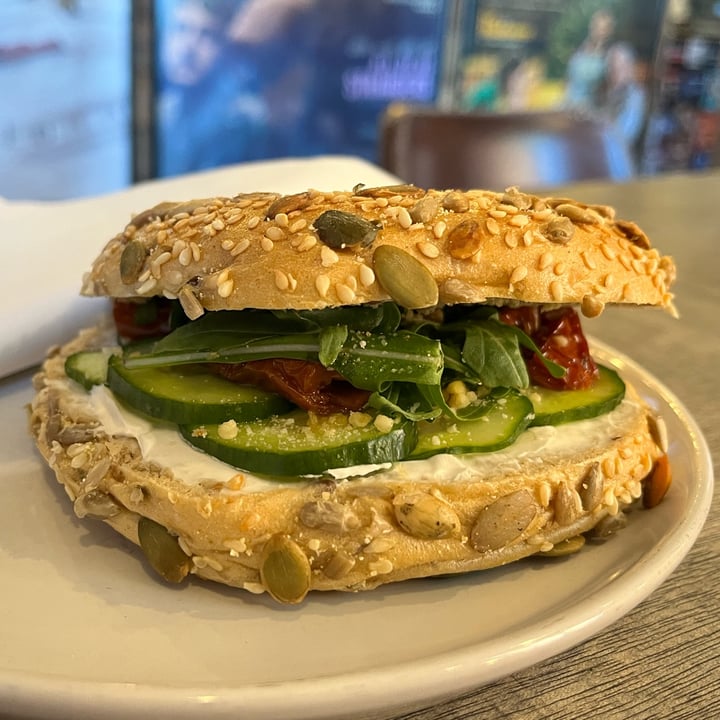 ArtHouse Crouch End United Kingdom Vegan Cream Cheese Bagel Review
