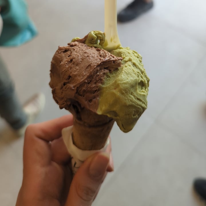 photo of RivaReno ice cream shop Gianduia senza latte shared by @bratkart0ffel on  10 May 2024 - review