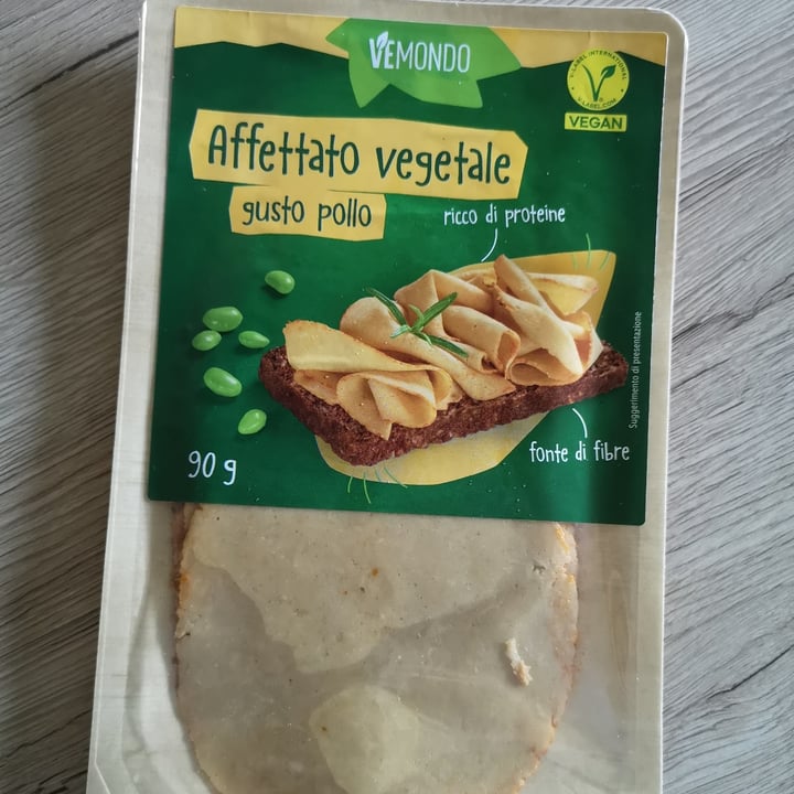 photo of Vemondo Affettato Vegetale Gusto Pollo shared by @giudychan on  07 Feb 2024 - review