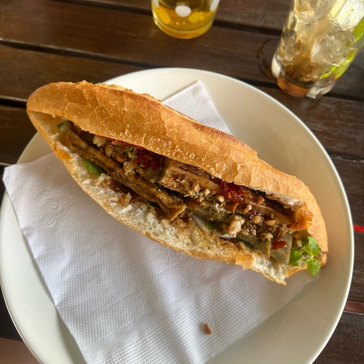 photo of Cà phê giải khát Hồng Banh Mi shared by @charlotteacsmith on  25 Feb 2024 - review