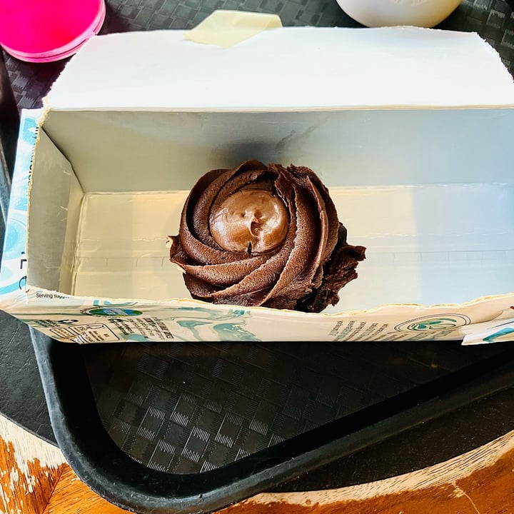 photo of Let Them Eat Vegan Chocolate Cupcake shared by @lil-chickpea on  29 Apr 2024 - review