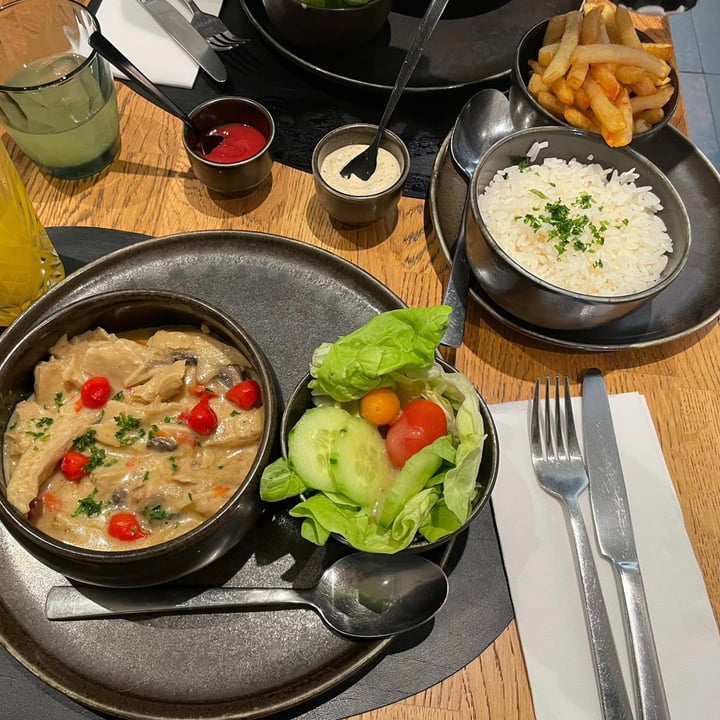 photo of Café de Paris Thai no-chicken Curry shared by @helena12345 on  24 Apr 2024 - review