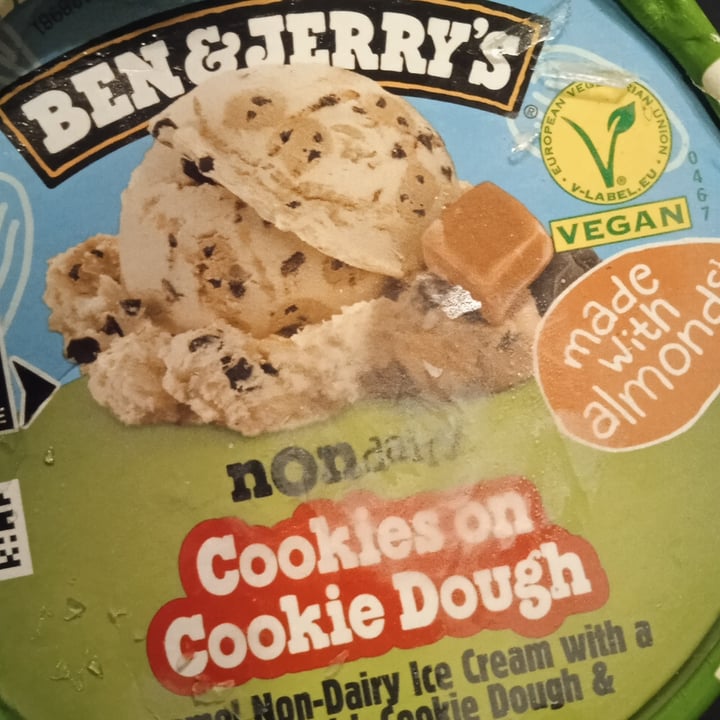 photo of Ben & Jerry's Ben & Jerry’s Vegan Chocolate Chip Cookie Dough chunks shared by @villacampa on  26 Aug 2023 - review