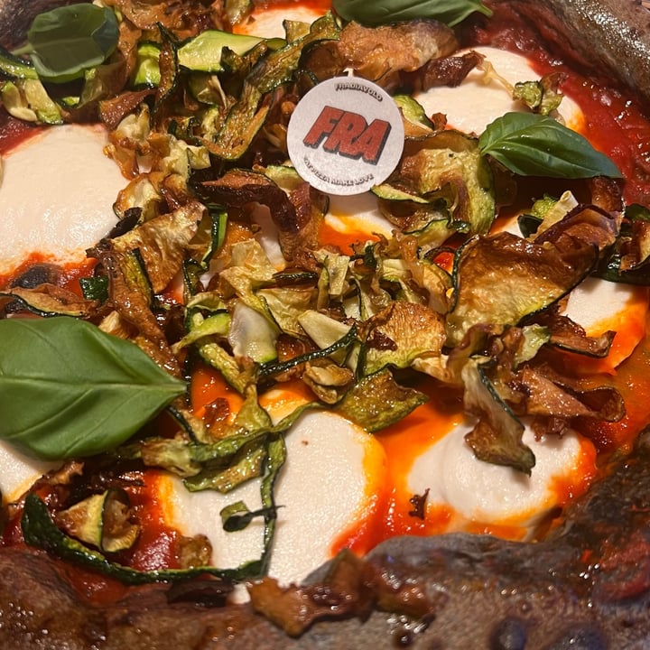 photo of Fra Diavolo Pizzeria - Arese Il Centro Base Margherita Carbone Vegetale Con Zucchine Fritte, Cipolle Caramellate shared by @kellyaifornelly on  10 Oct 2025 - review