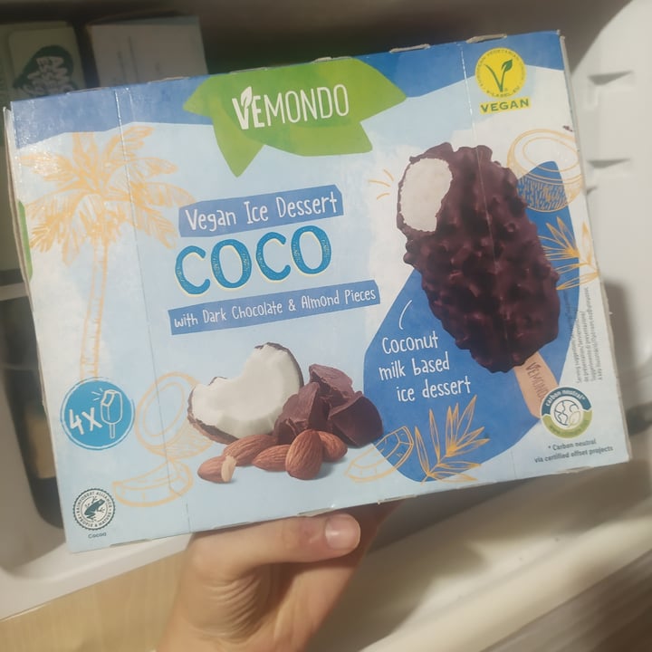 photo of Vemondo gelato cocco fondente mandorle shared by @fraveganita on  17 Aug 2023 - review