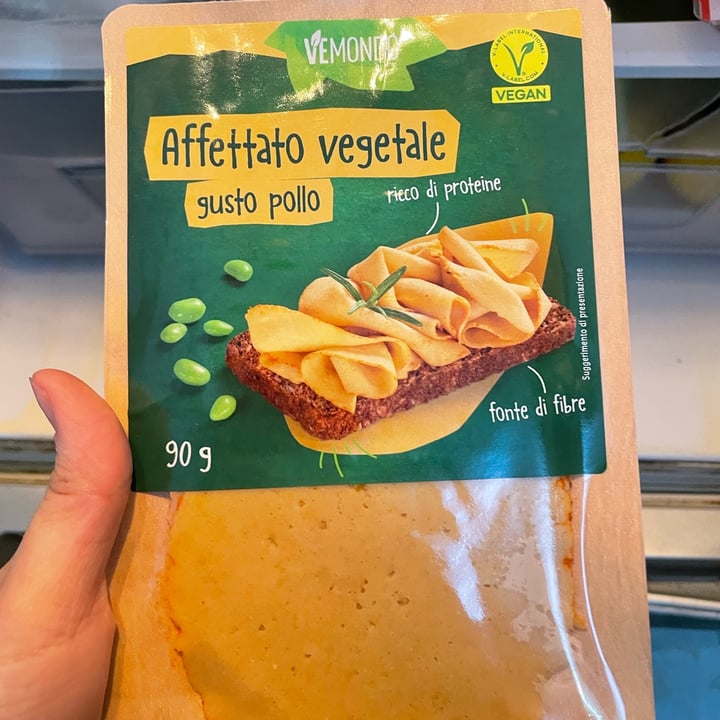 photo of Vemondo affettato gusto pollo shared by @sonoaisha on  29 Apr 2025 - review