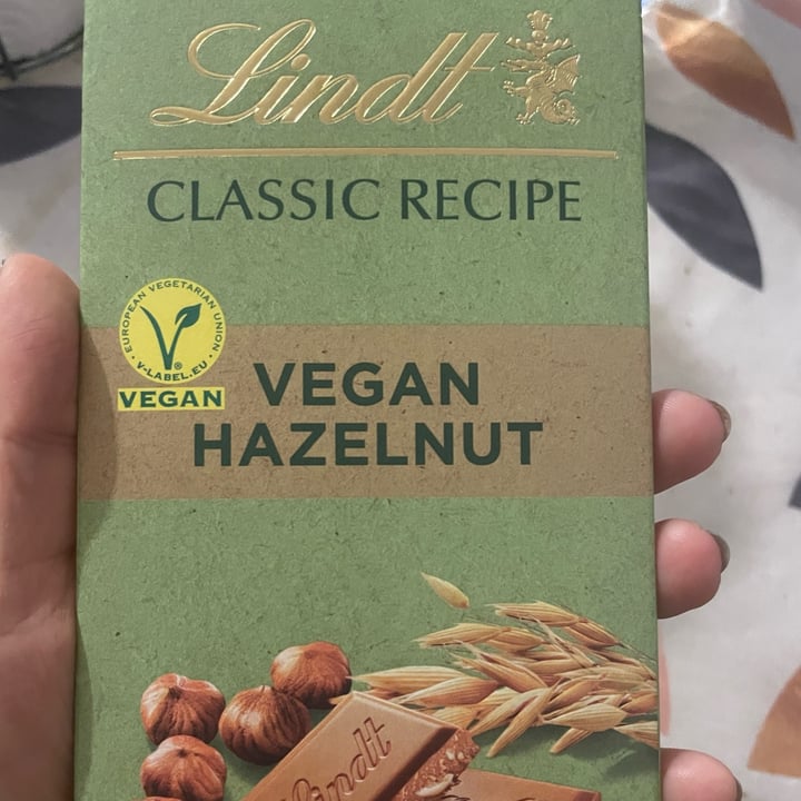 photo of Lindt Haselnuss Vegan Mit Haferdrink shared by @unavegana on  09 Apr 2024 - review