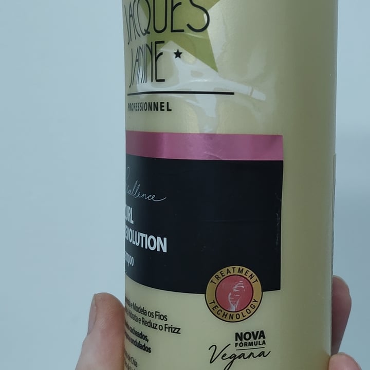 photo of Jacques Janine Shampoo Excellence Curl Revolution shared by @vanessamaiolini on  01 Jun 2024 - review