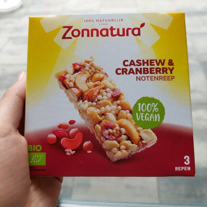 photo of Zonnatura Cashew & cranberry notenreep shared by @frendssnotfood on  09 May 2024 - review