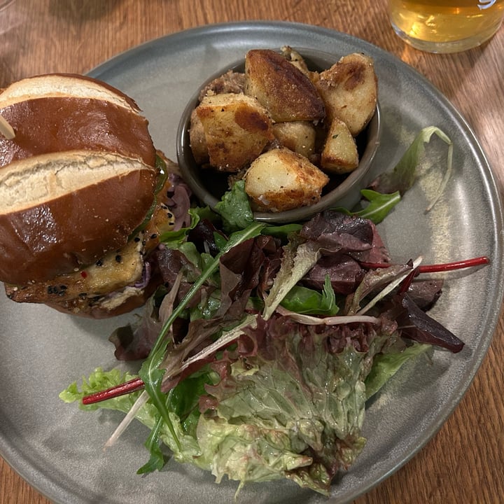 photo of Vegivores Satay Slay Burger shared by @ele2 on  19 Jan 2025 - review