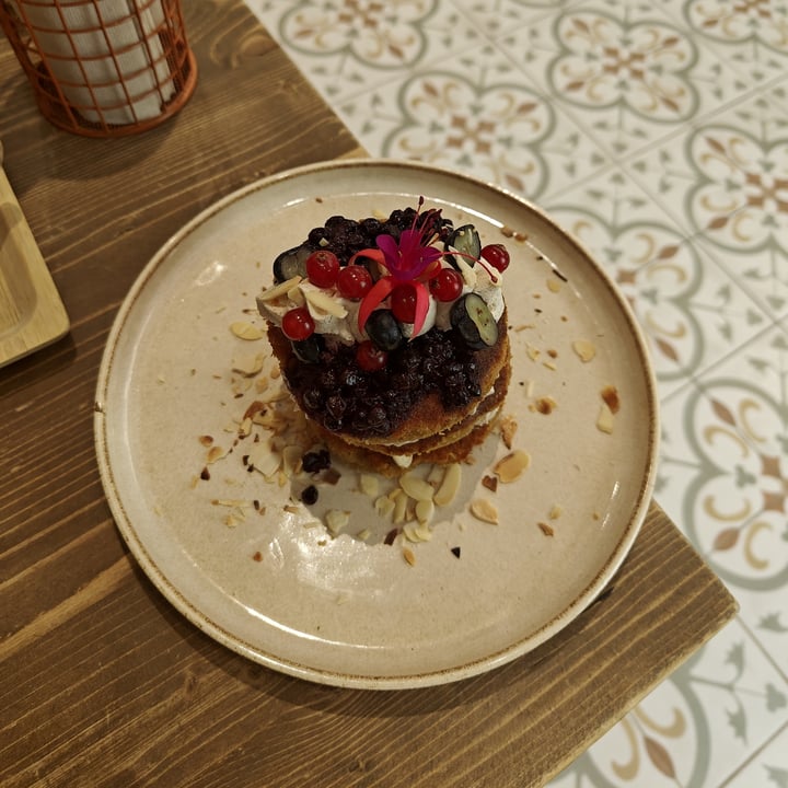 photo of Tökmag Vegan Street Food Oatmeal Pancakes With Blueberries And Almond Cream shared by @nrl on  05 Oct 2023 - review