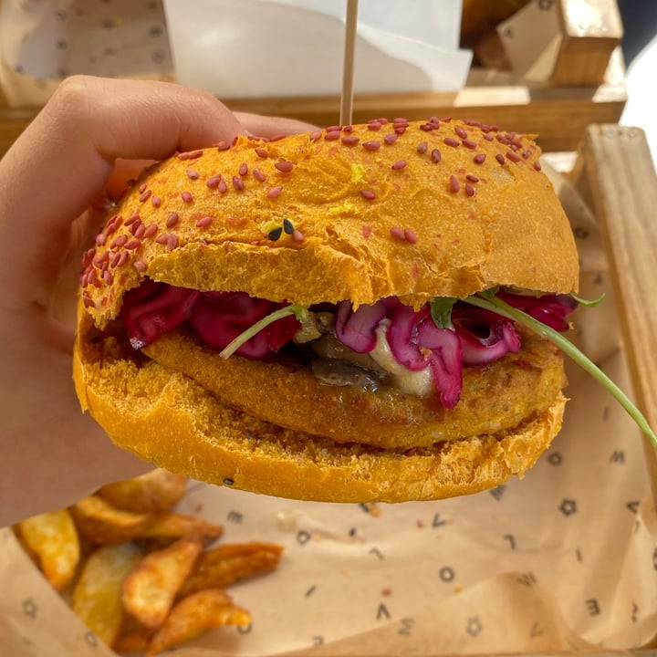 photo of Flower Burger Botanical burger shared by @adadoglia on  25 Sep 2023 - review