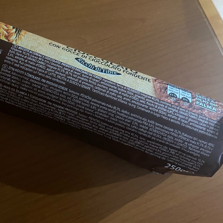 photo of Dolciando biscotti ai cereali con gocce di cioccolato fondente shared by @alltingarnej on  26 Oct 2024 - review