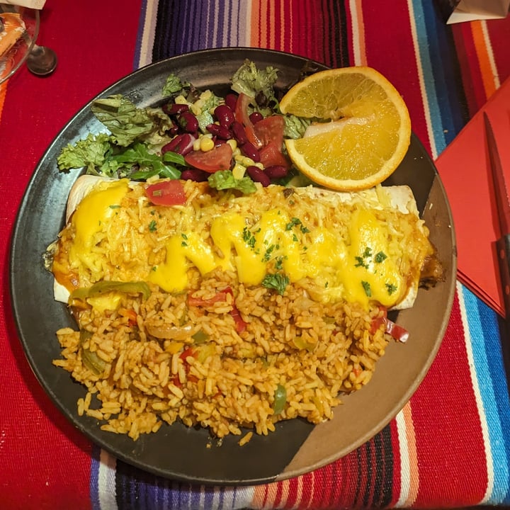 photo of Mexicaans restaurant El Castillo Plato mazatlan shared by @jennethics on  05 Dec 2023 - review