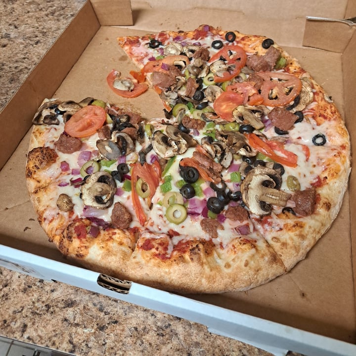 photo of Pizza Classics Vegetable Pizza shared by @kyl3miles on  24 Dec 2024 - review