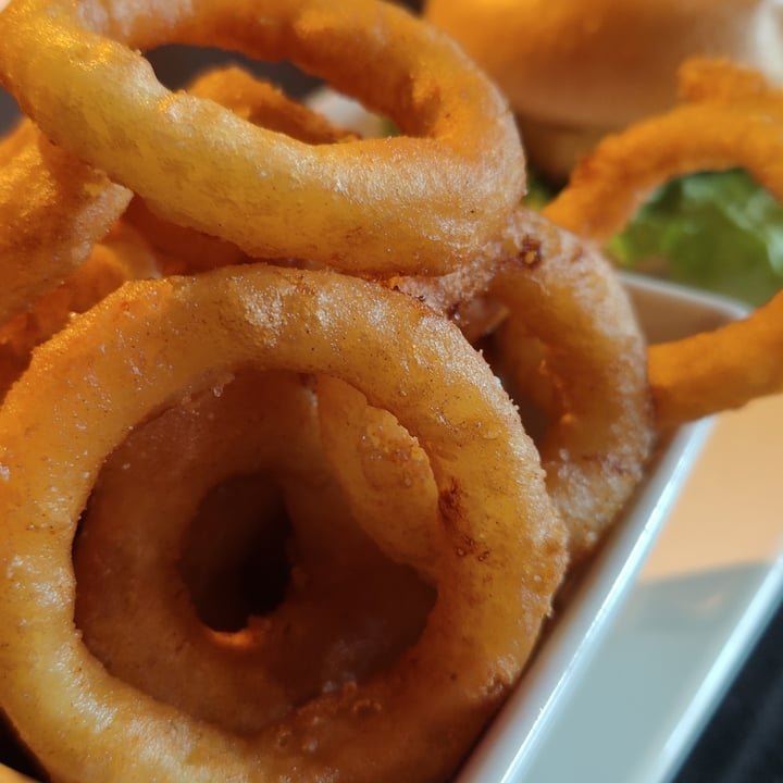 photo of Darcy's Pub Westshore Onion Rings shared by @mikebroadhead on  18 Nov 2023 - review
