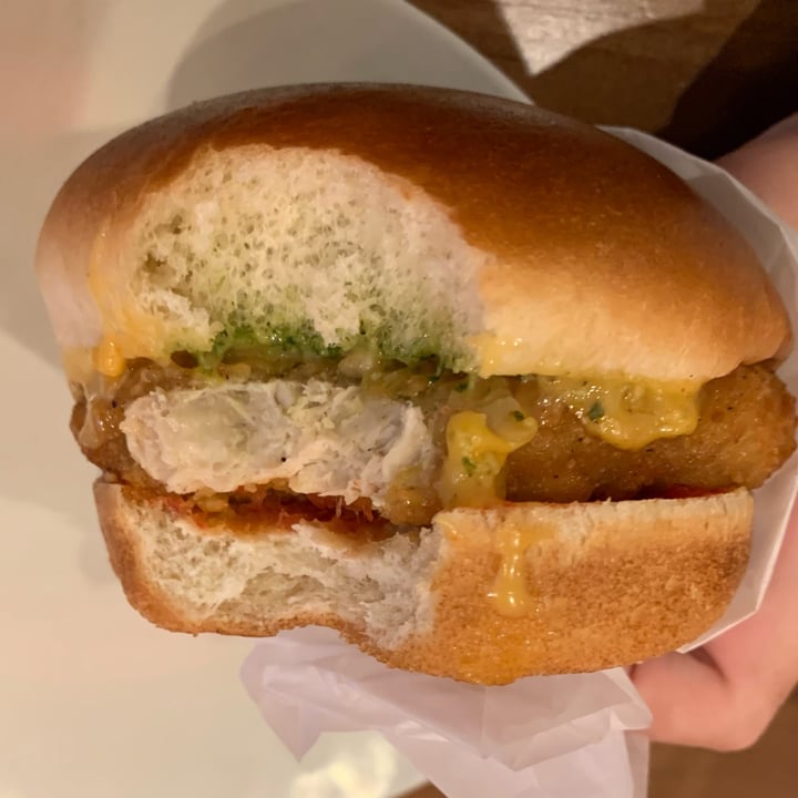 photo of VeggieGrill Pesto chick’n parm sandwich shared by @veghui on  18 Oct 2023 - review