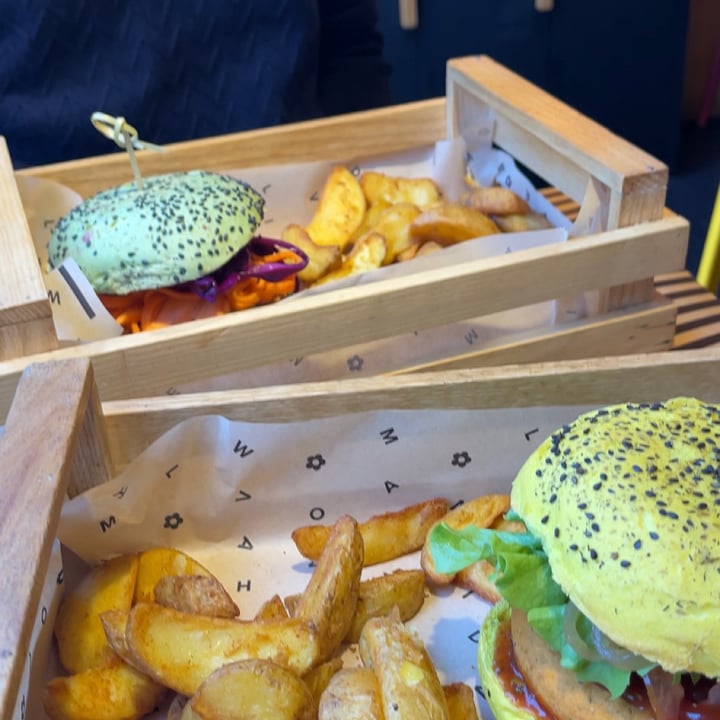photo of Flower Burger Truffle And Mushroom shared by @isavanfrettiy on  25 Feb 2024 - review