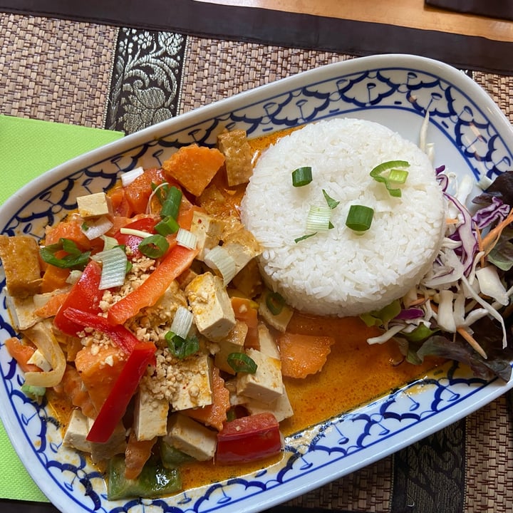photo of Oy Isan Thaï Food. Keang Mussaman Tofu Pak shared by @lidianani on  07 May 2025 - review