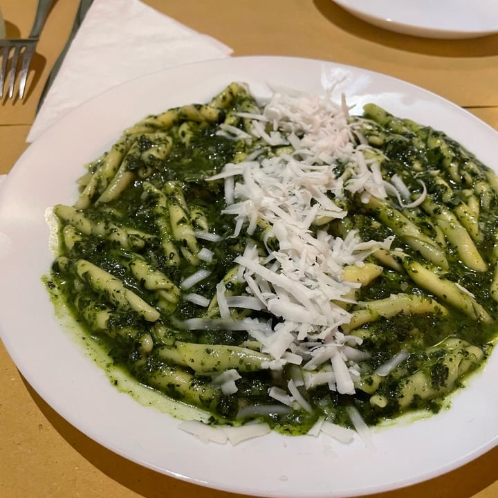 photo of Il Vegano - Firenze Fusilli con pesto di cavolo nero, zucchine, noci e formaggio veg shared by @mimmanelcuore on  19 Jan 2024 - review