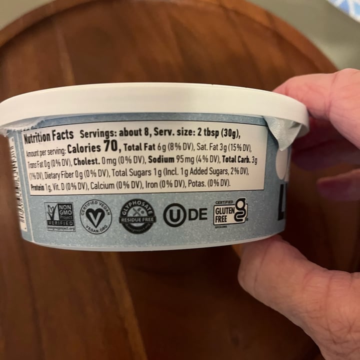 photo of Oatly cream cheese shared by @veganforlife2023 on  22 Oct 2023 - review