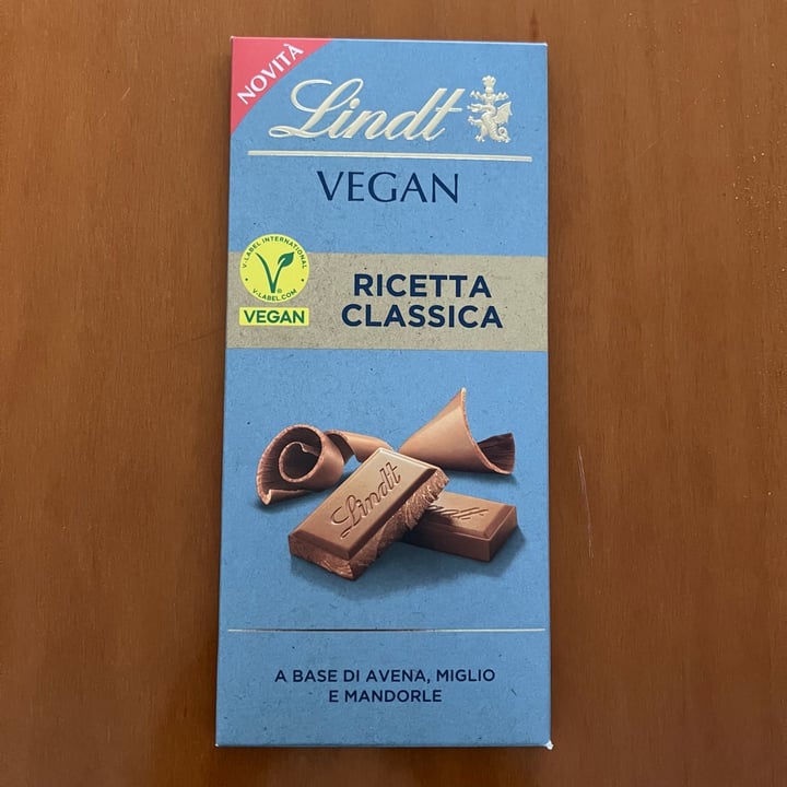 photo of Lindt Vegan Ricetta Classica shared by @giulz on  09 Feb 2025 - review