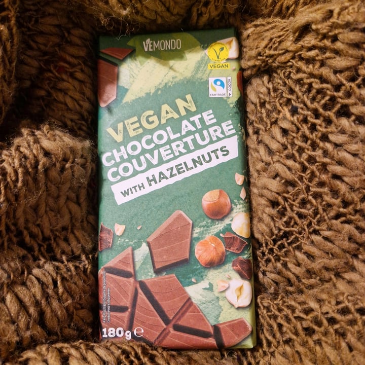 photo of Vemondo Vegan chocolate with hazelnuts shared by @valibabali on  22 Apr 2024 - review