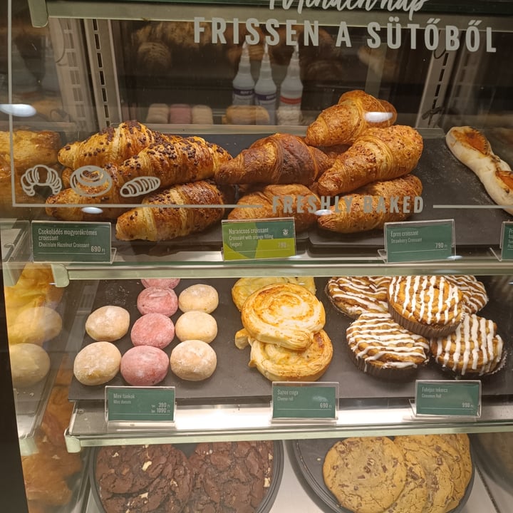 photo of Starbucks Árkád caramel frappuccino (veganized) shared by @flowvegan on  15 Jun 2024 - review