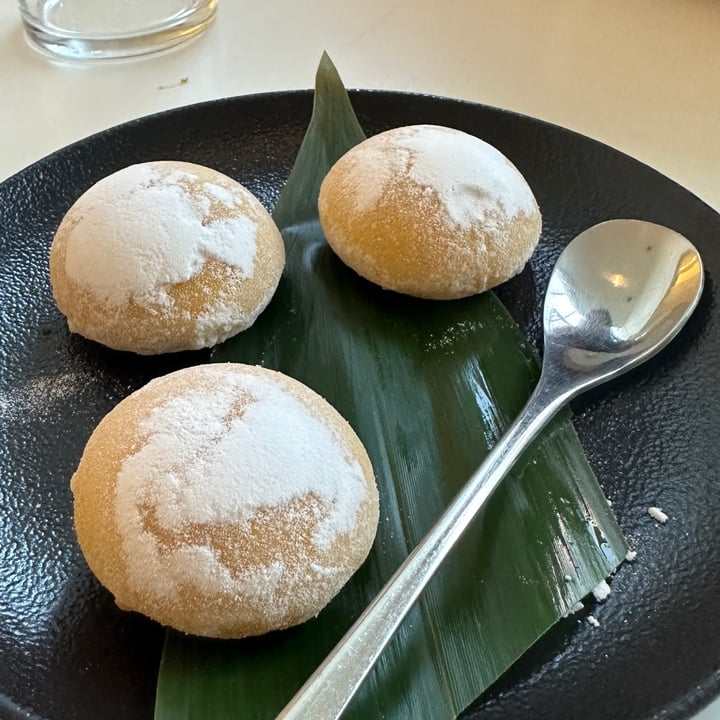 photo of Tokumaru Ramen & Sushi Vegan Mango Mochi shared by @vegantravels on  16 Sep 2023 - review