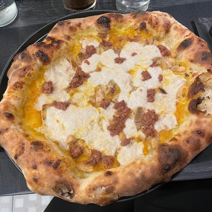 photo of Pizzeria "I Partenopei" Brescia Giallo zucca shared by @genea on  11 Feb 2024 - review