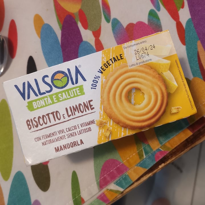 photo of Valsoia yogurt biscotto e limone shared by @fradora on  23 Mar 2024 - review